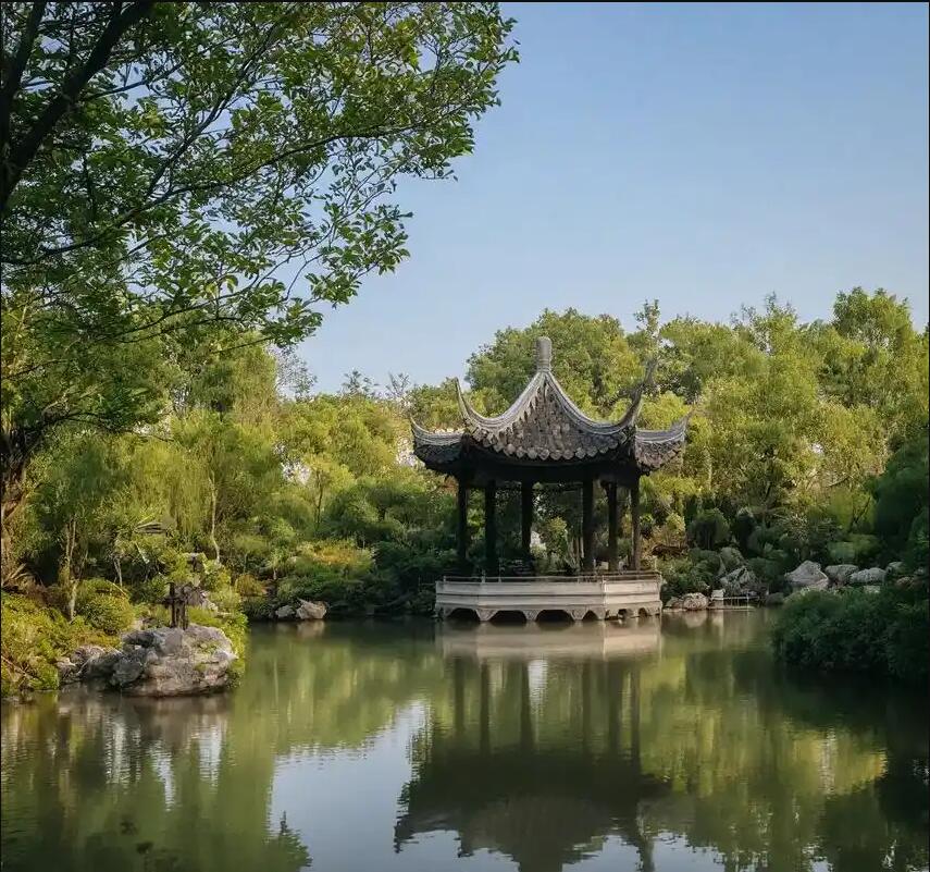 湛江霞山搁浅餐饮有限公司